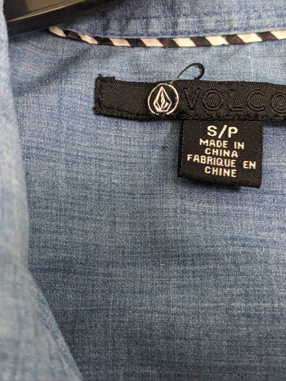 Volcom Men's Light Blue Short Sleeve Lightweight Button-Down Shirt - Picture 3 of 3